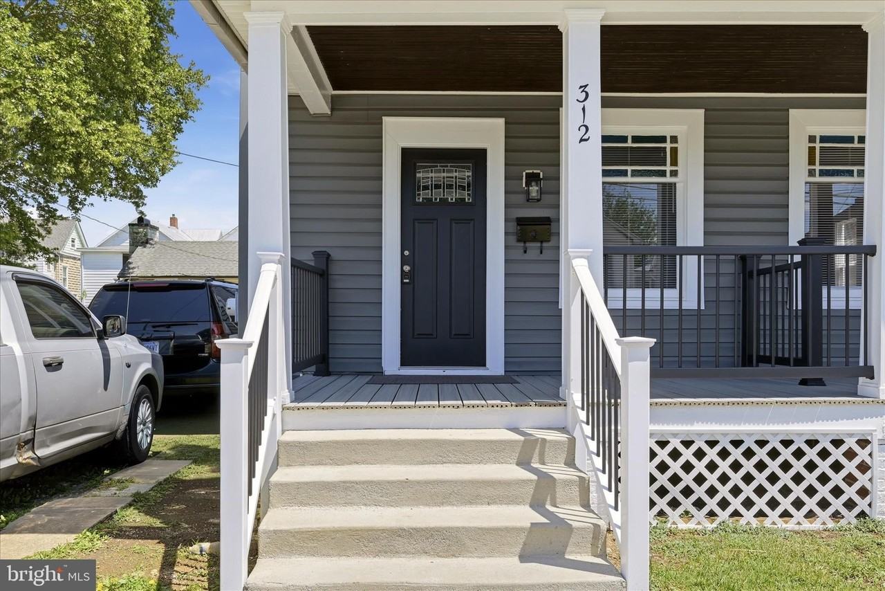 312 E Piccadilly St - Photo 2 of 24