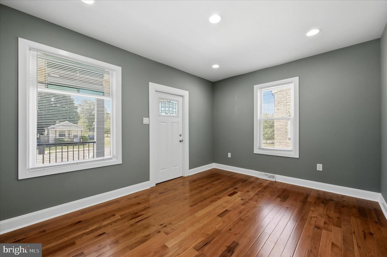 312 E Piccadilly St - Photo 7 of 24