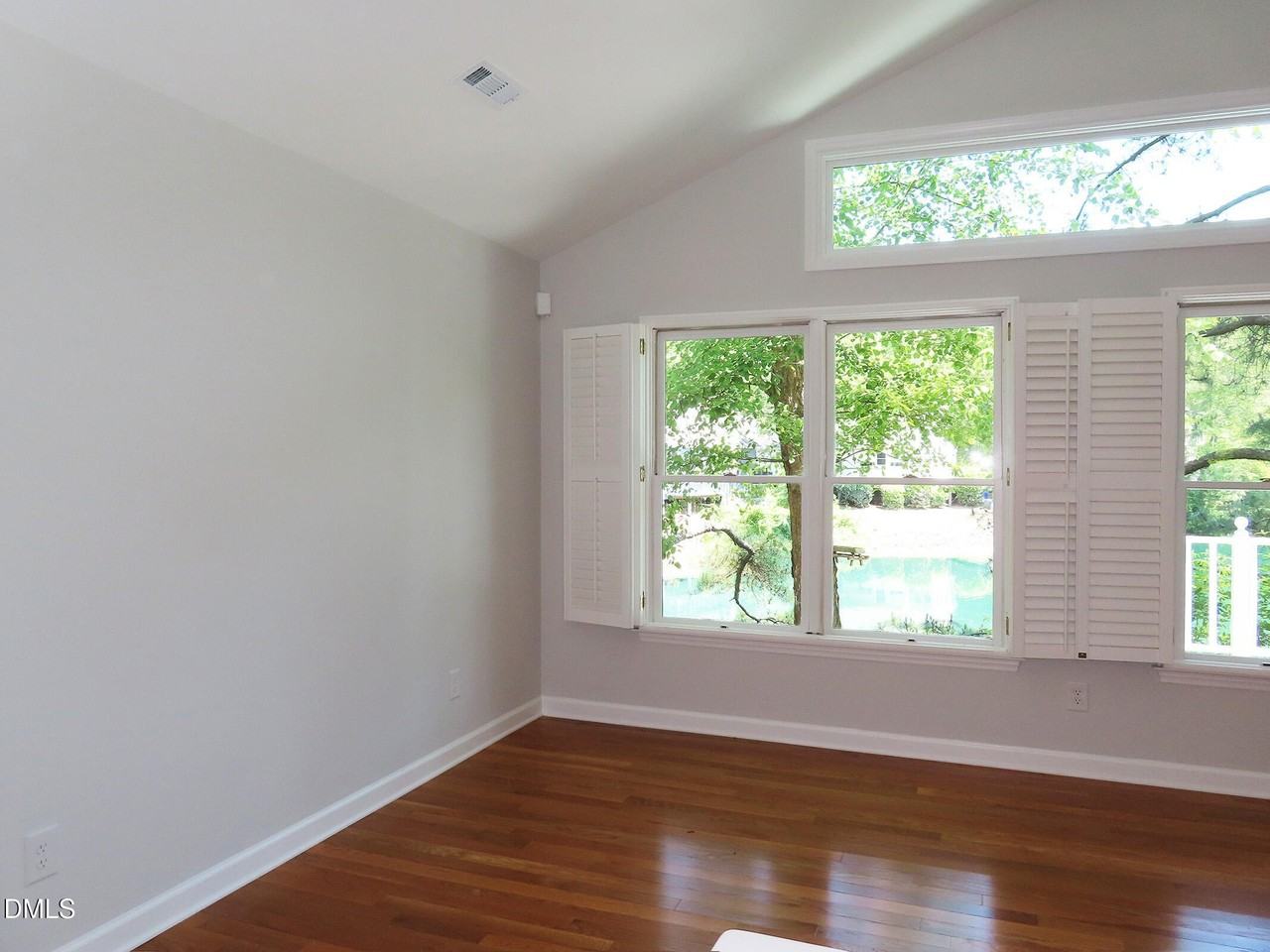 120 Weatherhill Pt - Photo 4 of 25