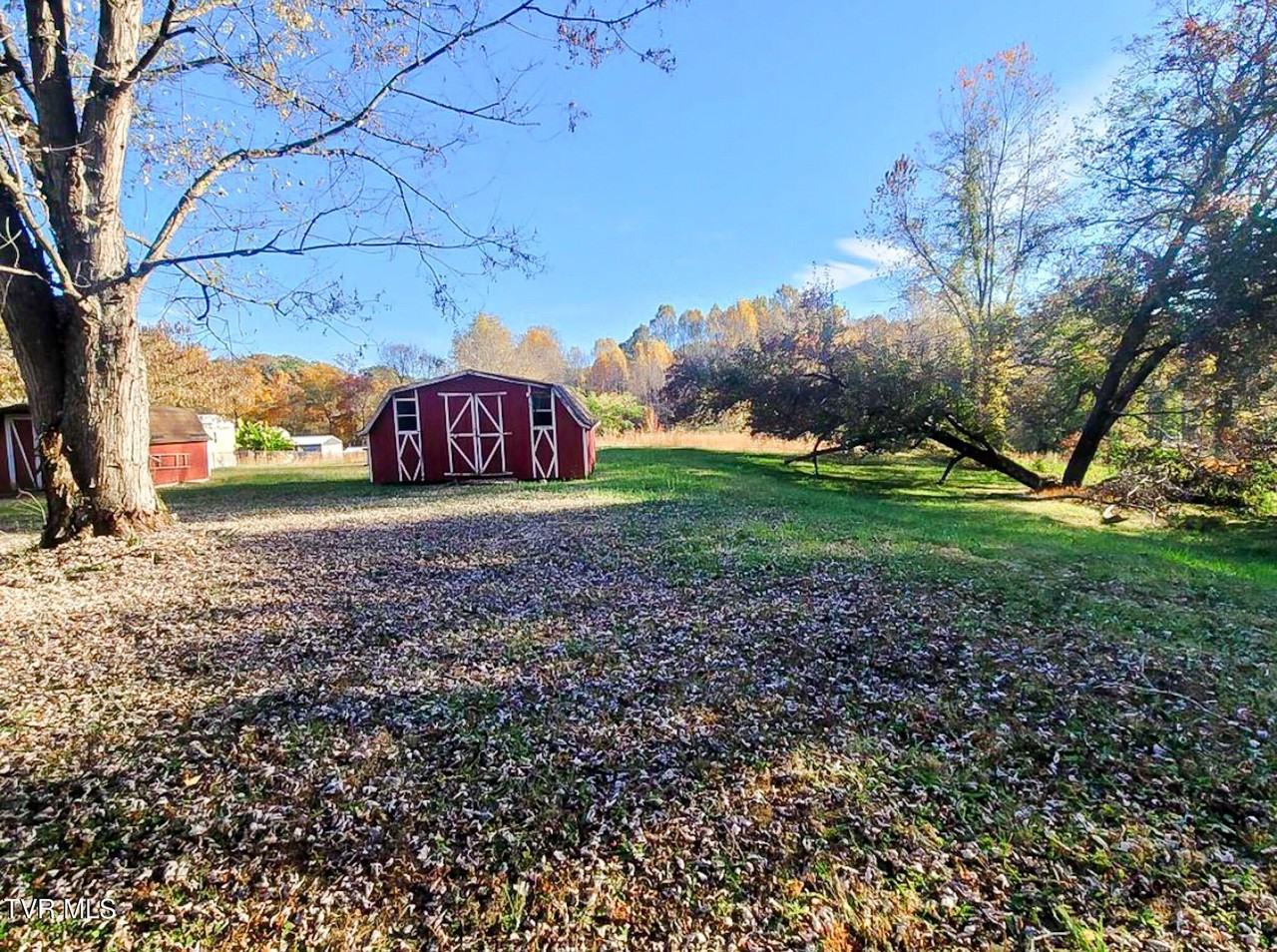 571 Meadow View Rd - Photo 4 of 30