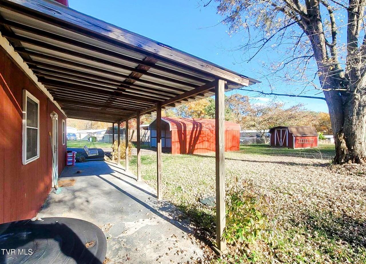 571 Meadow View Rd - Photo 5 of 30