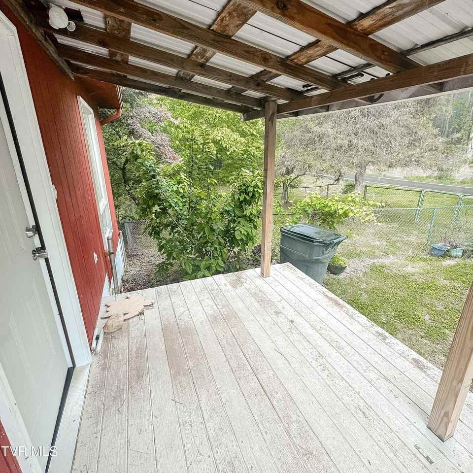 571 Meadow View Rd - Photo 6 of 30