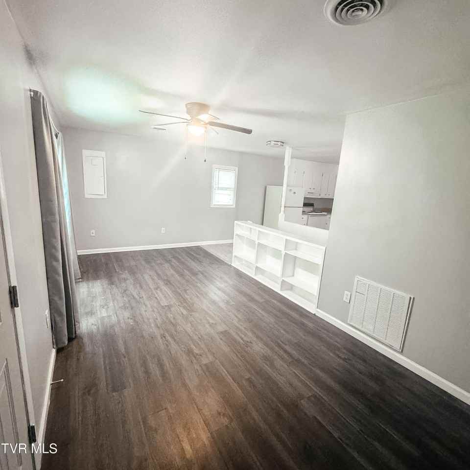 571 Meadow View Rd - Photo 7 of 30