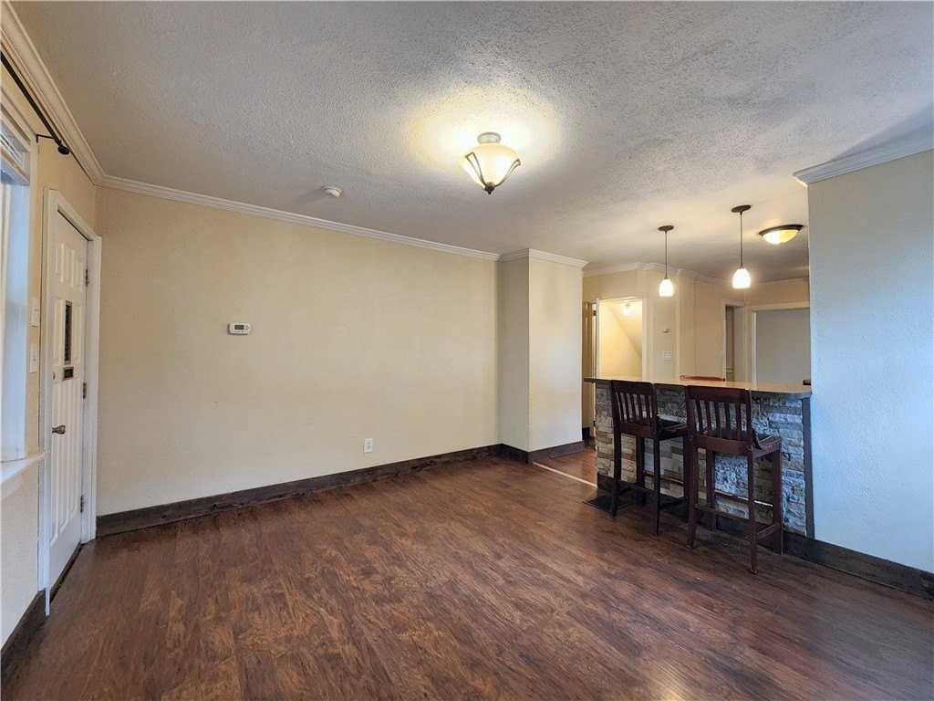 8 Riverside Ct - Photo 2 of 8