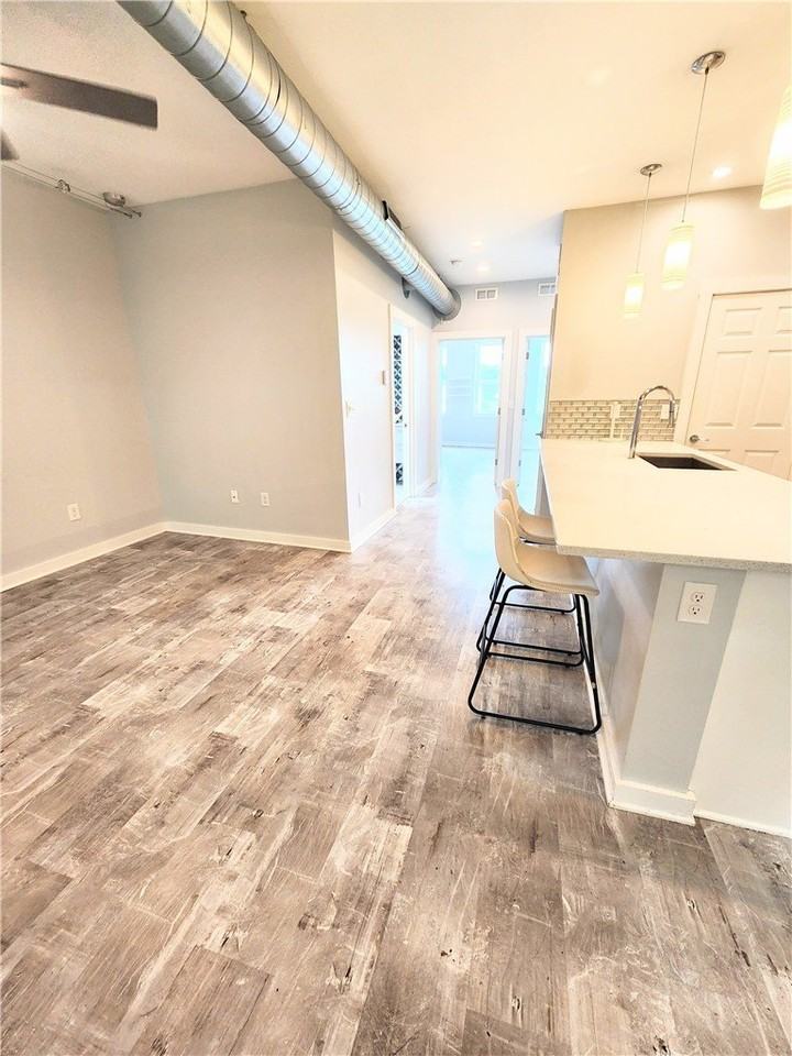 6026 Butler St #2ndFL - Photo 3 of 7