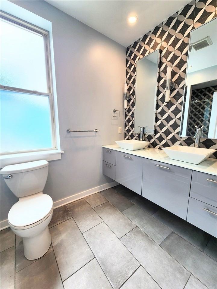 6026 Butler St #2ndFL - Photo 4 of 7