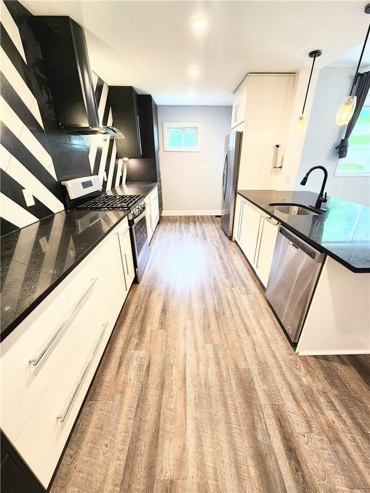 5726 Butler St #REAR - Photo 3 of 10