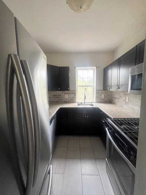 358 Pointview Rd - Photo 3 of 12