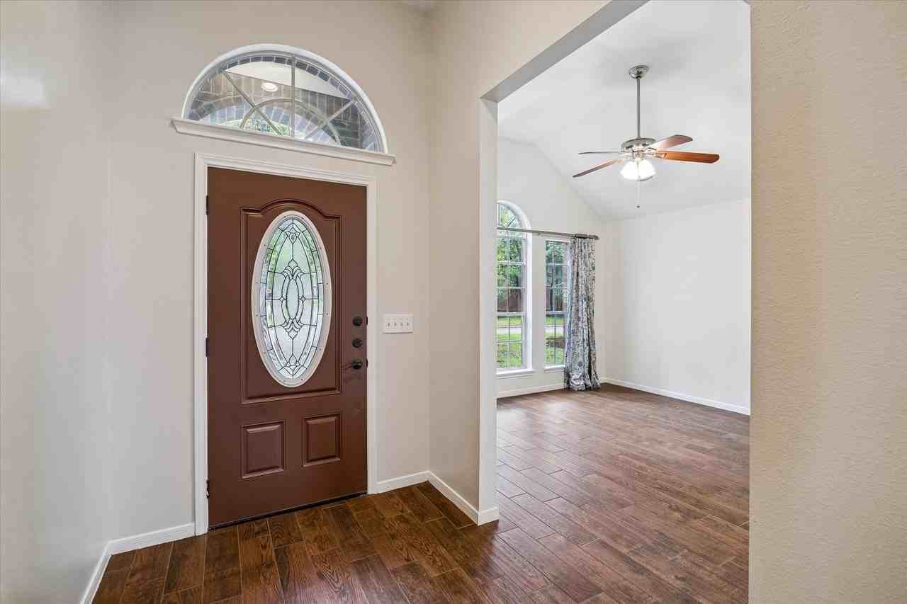 22 N Hollylaurel Cir - Photo 2 of 16