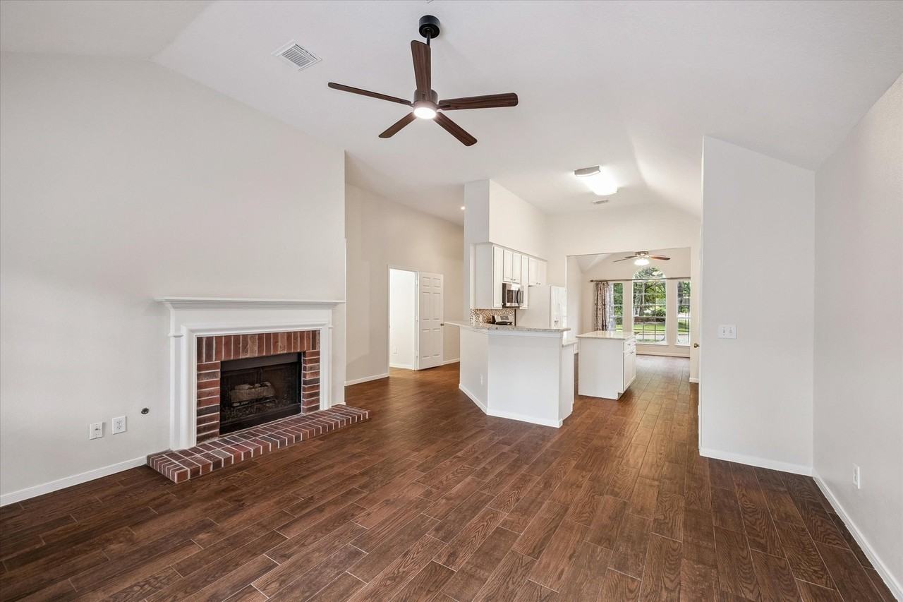 22 N Hollylaurel Cir - Photo 4 of 16