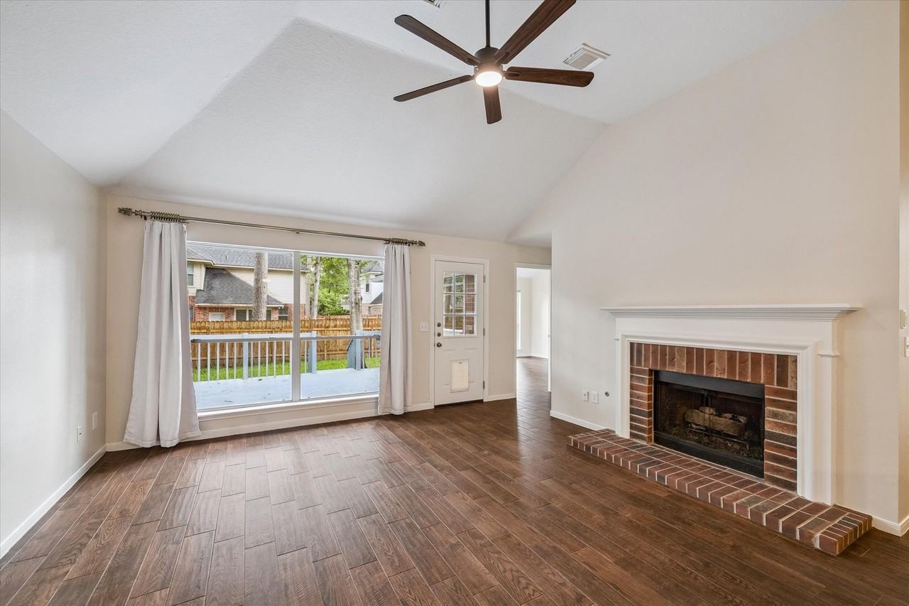 22 N Hollylaurel Cir - Photo 5 of 16