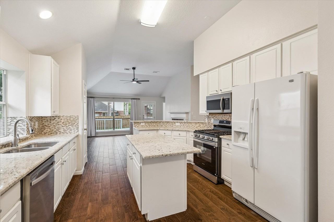 22 N Hollylaurel Cir - Photo 7 of 16