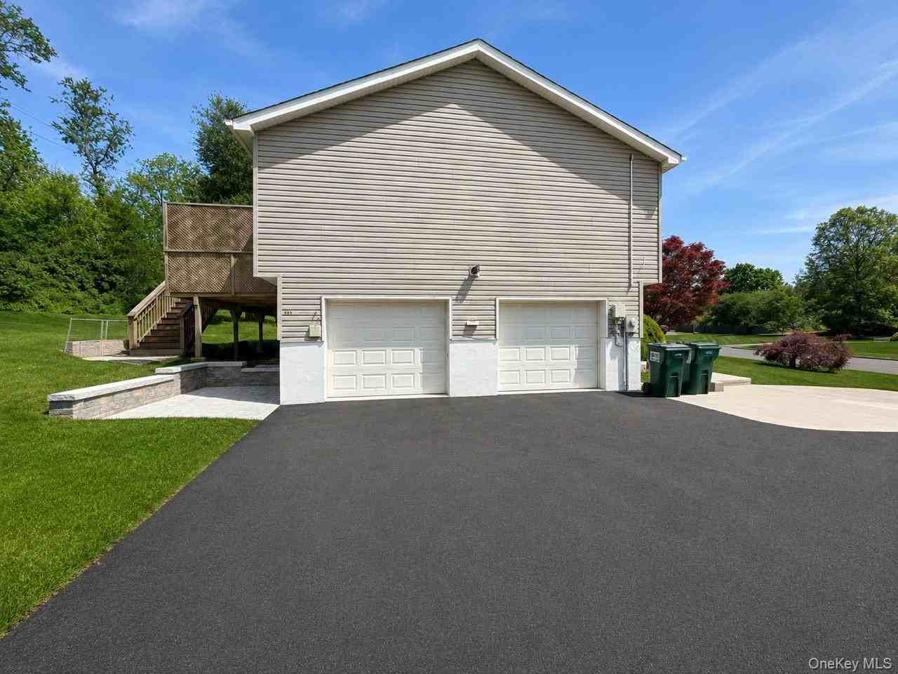 24 Vermont Dr - Photo 2 of 10