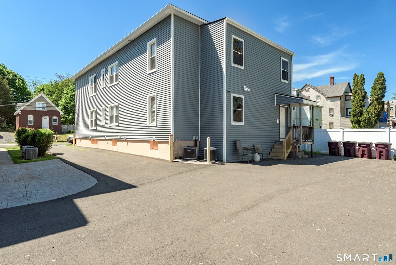 108 Belden St - Photo 3 of 25