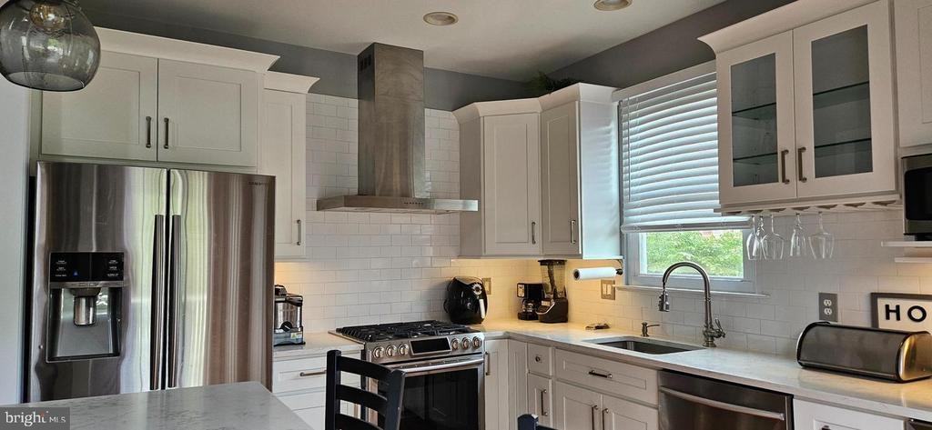76 Threadleaf Ter - Photo 2 of 11