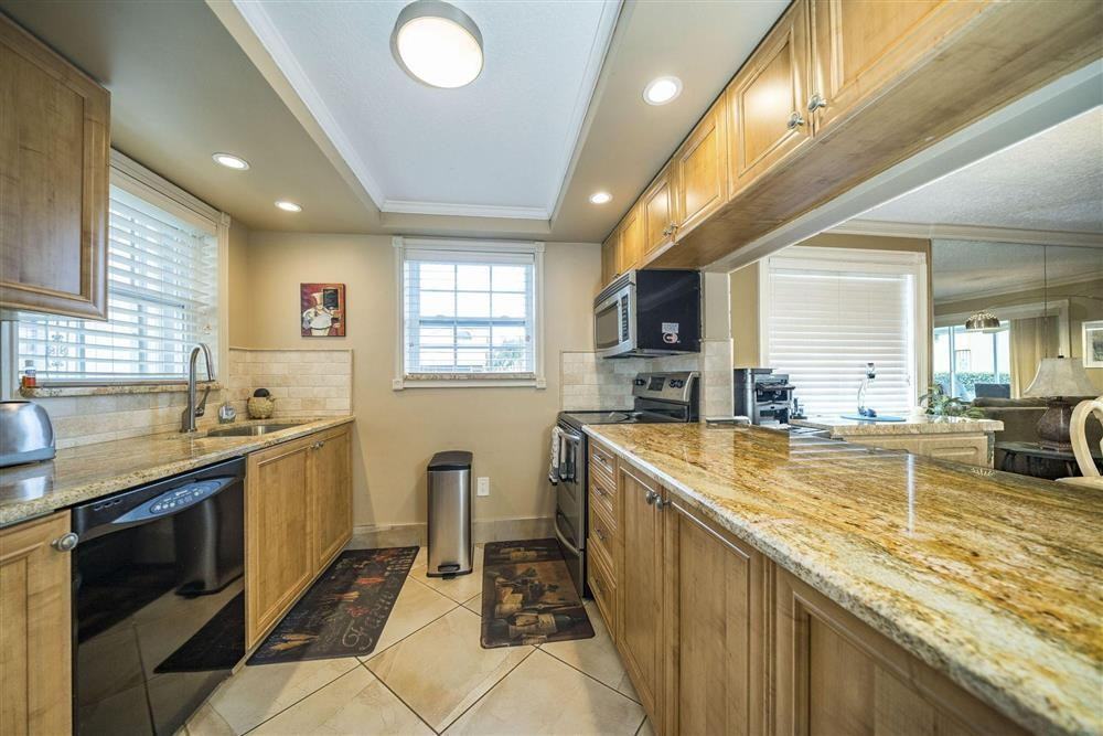 338 Waterside Dr - Photo 6 of 24