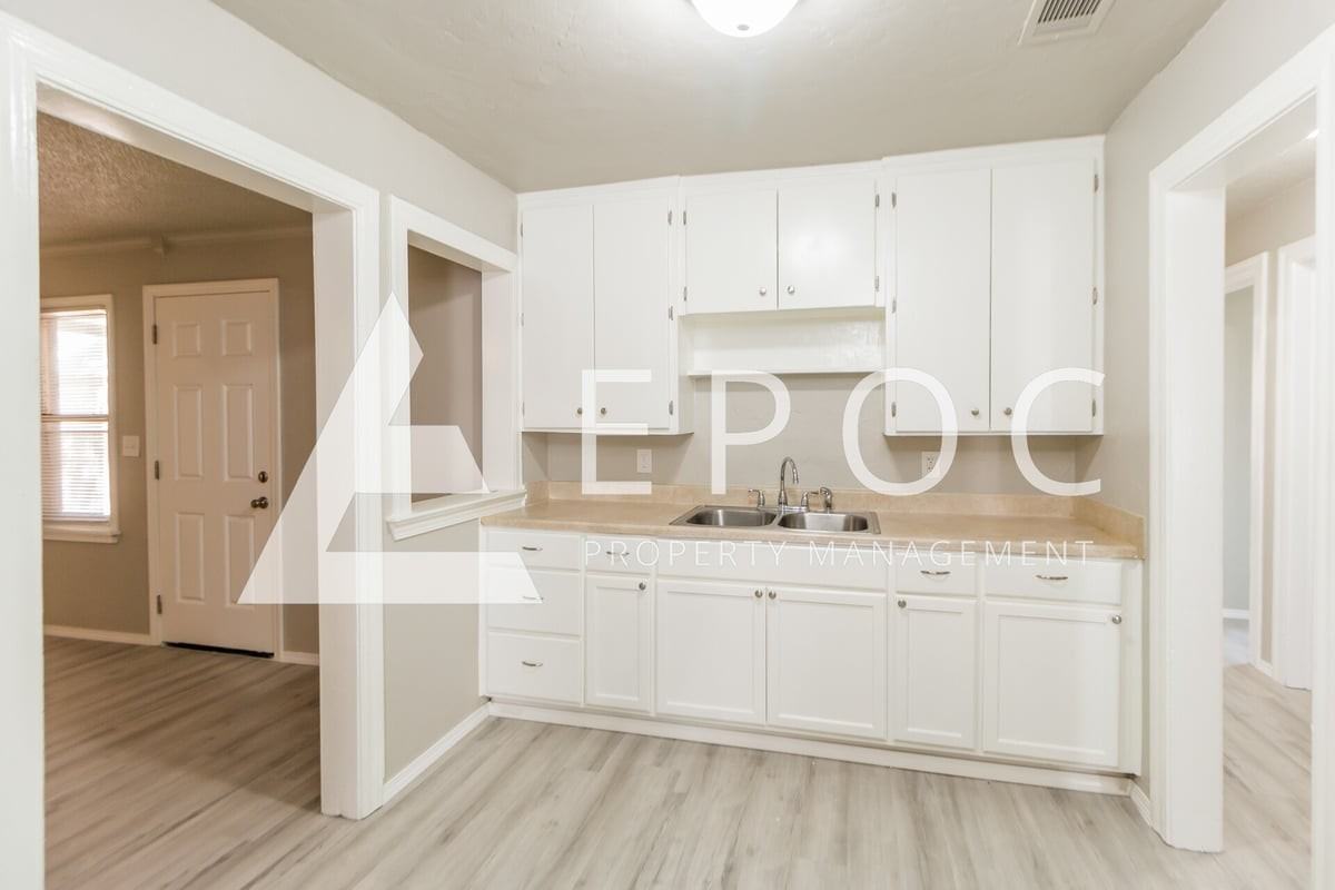 2127 Hardin Dr - Photo 4 of 16