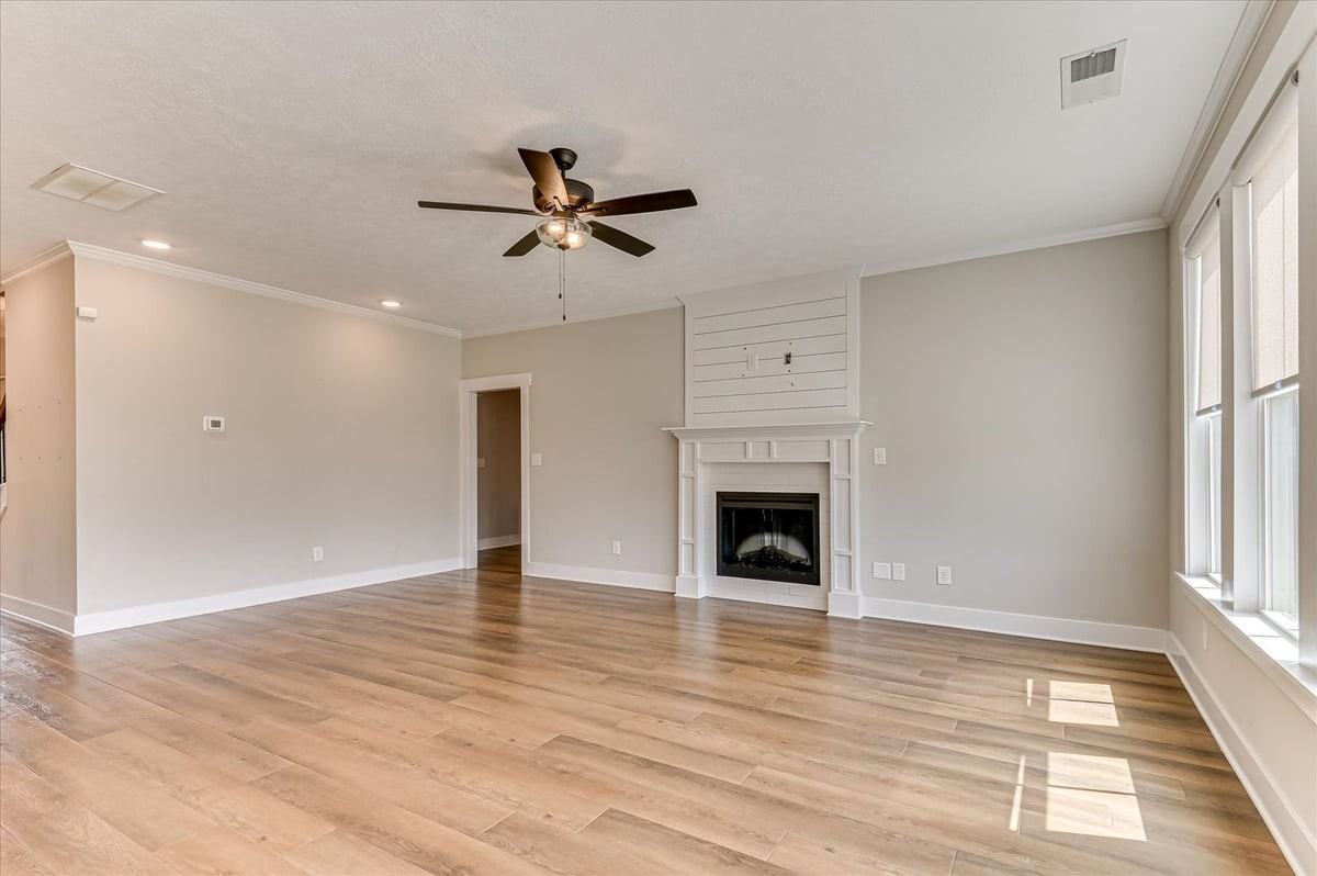 419 Barrow Ln - Photo 4 of 50