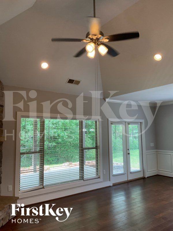 141 Willow Lake Ln - Photo 3 of 10