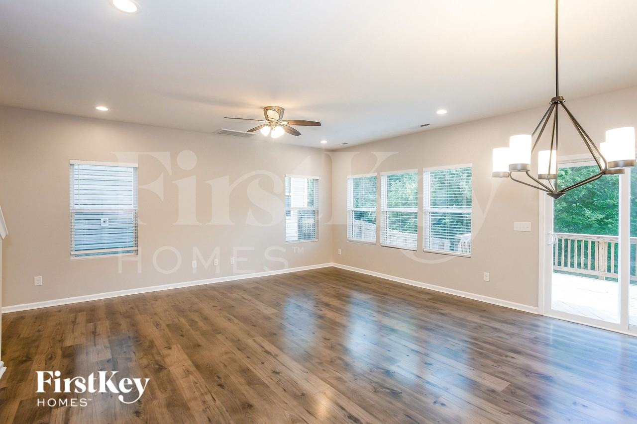371 Copes Ct - Photo 3 of 19