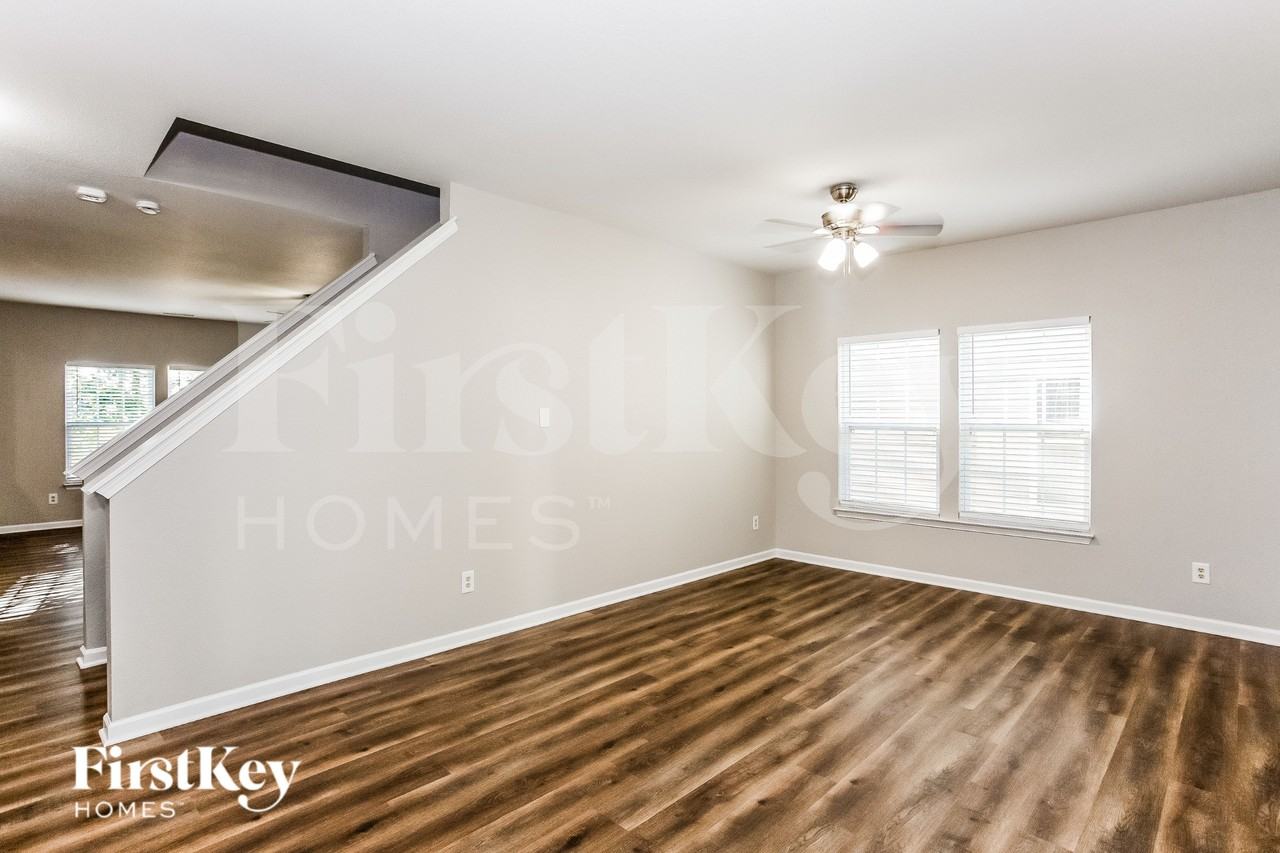 727 Sinclair Dr - Photo 3 of 19