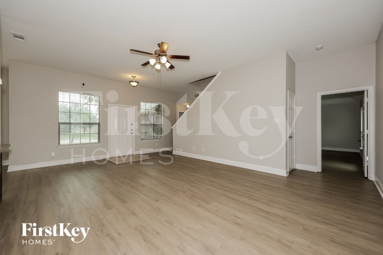 15630 Gatsby Ln - Photo 2 of 19