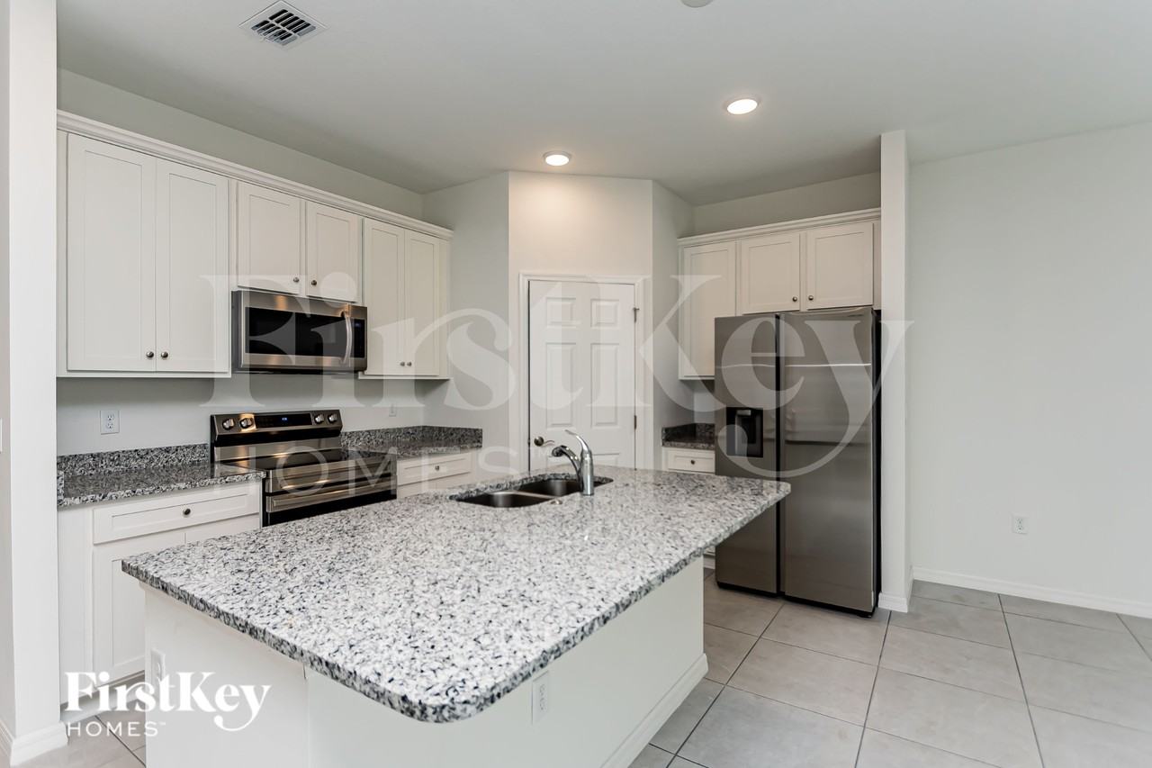 348 Corbel Ln - Photo 4 of 16