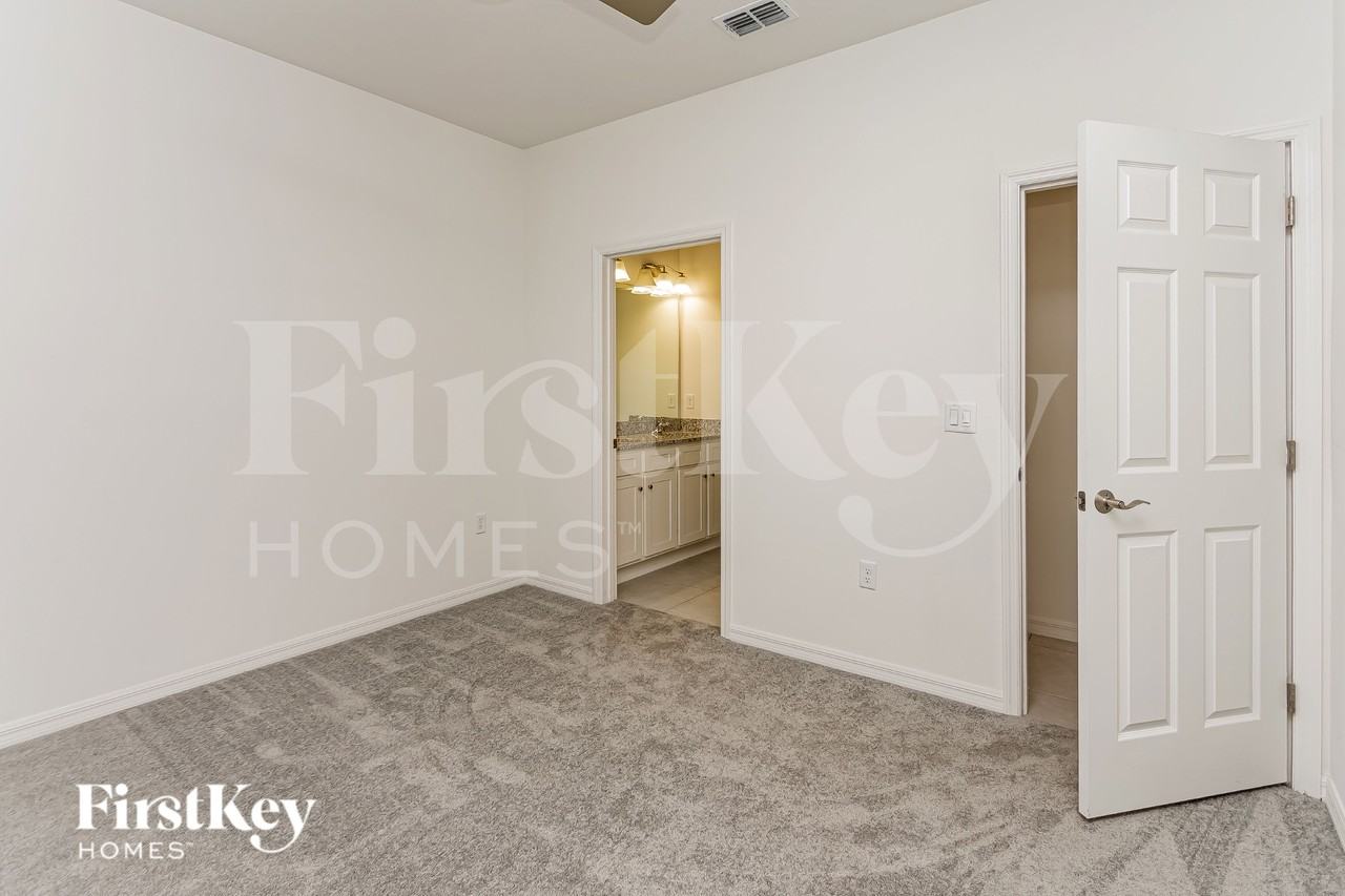 348 Corbel Ln - Photo 6 of 16