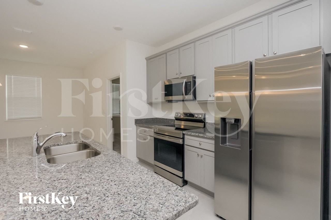 344 Corbel Ln - Photo 3 of 15