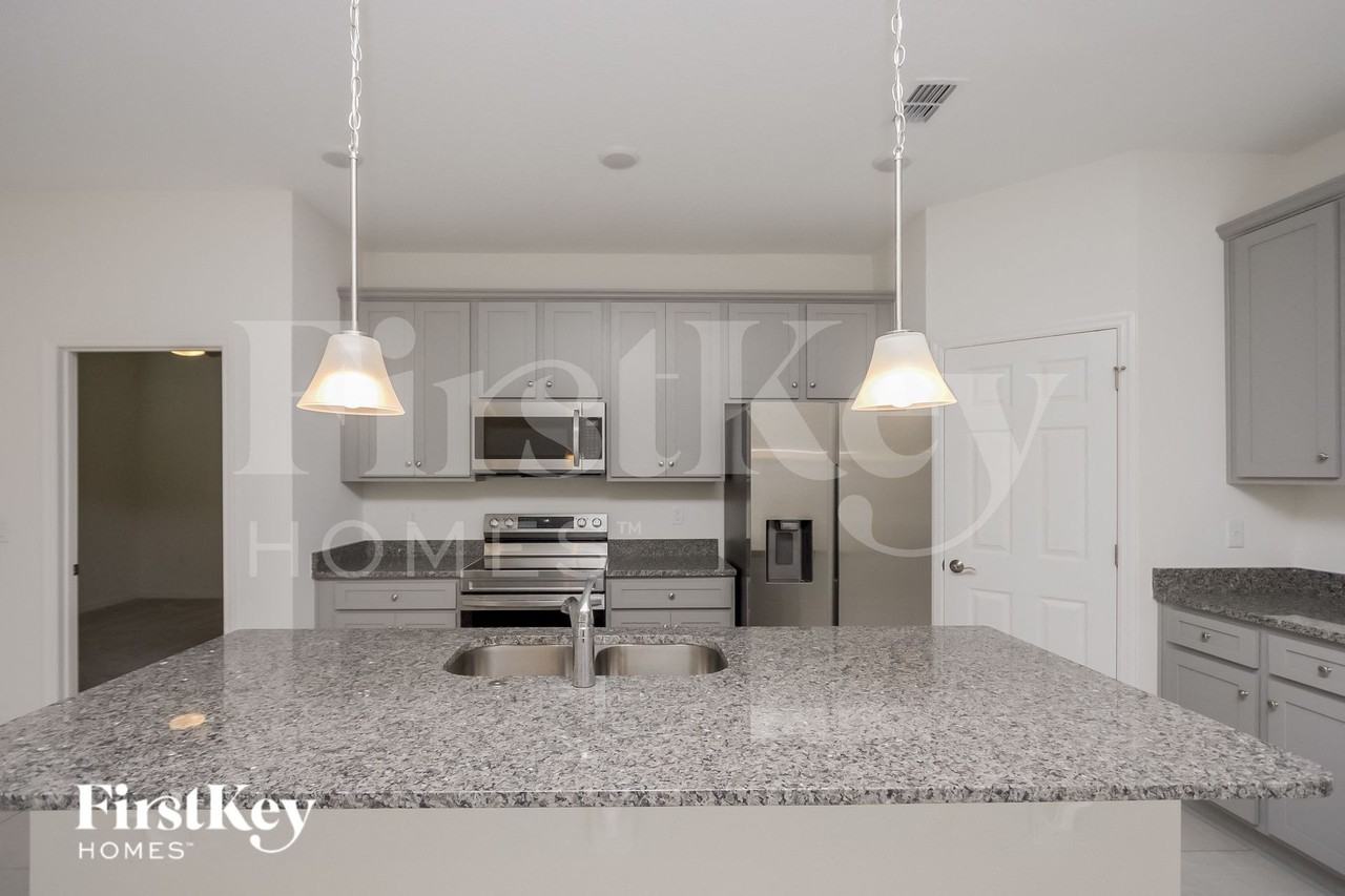 344 Corbel Ln - Photo 4 of 15