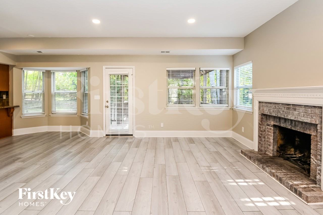 9906 Elsenham Ln - Photo 3 of 15