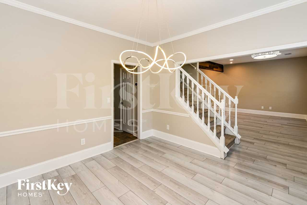 9906 Elsenham Ln - Photo 4 of 15