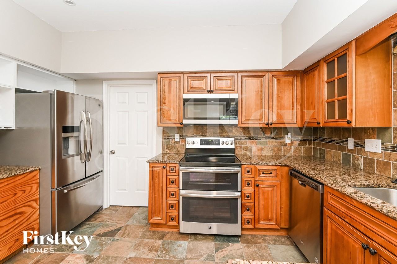 9906 Elsenham Ln - Photo 5 of 15