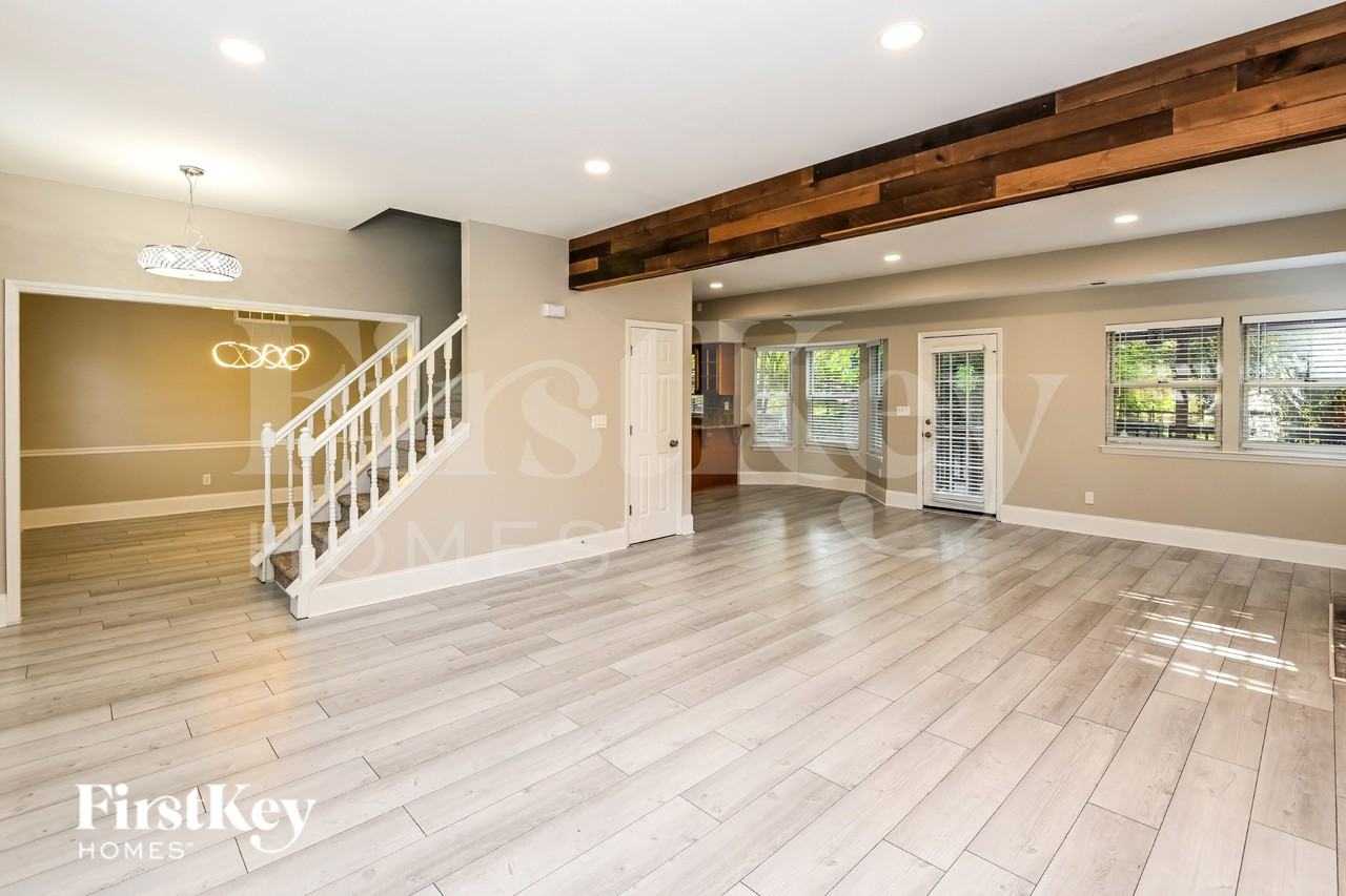 9906 Elsenham Ln - Photo 7 of 15