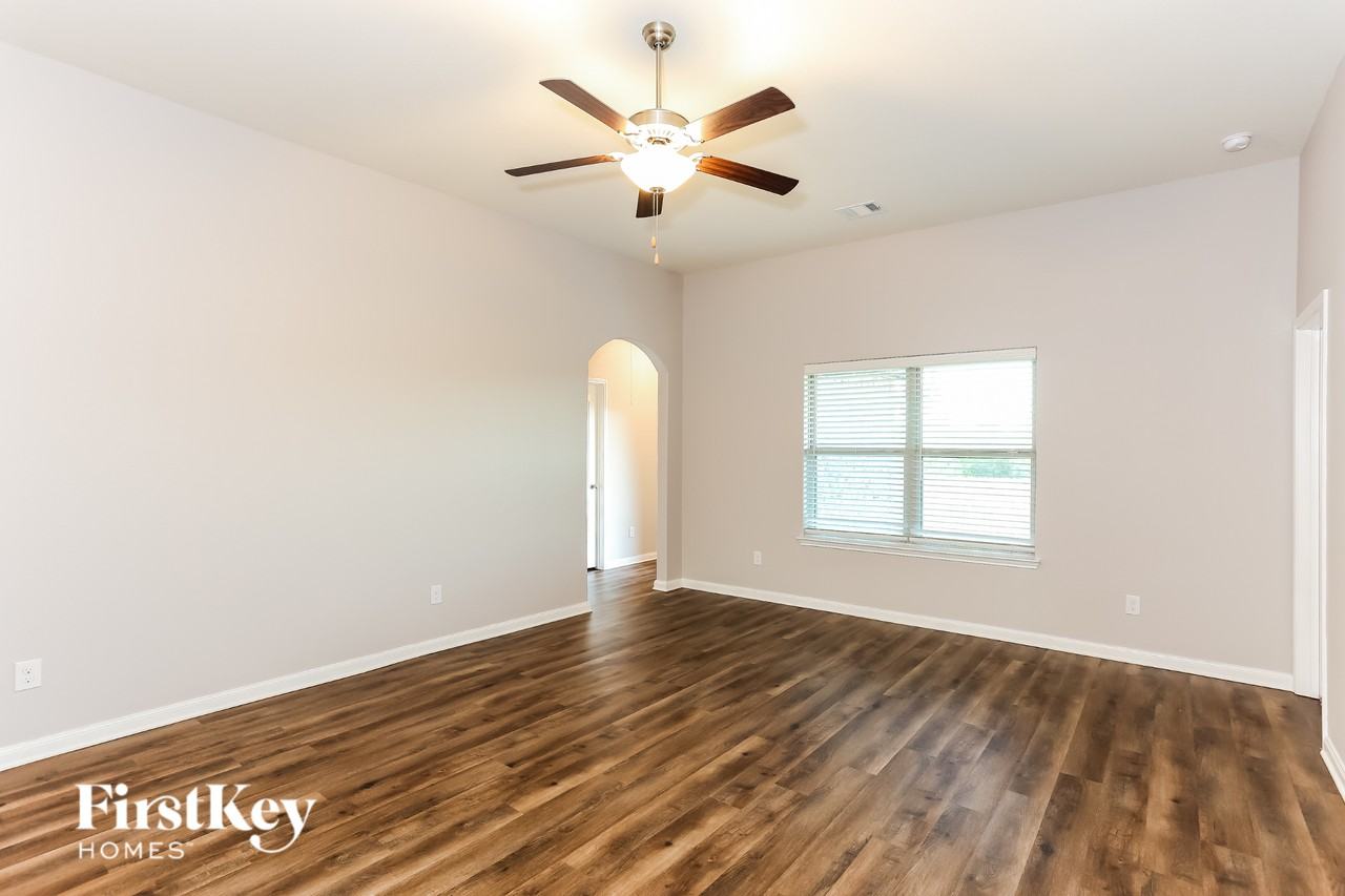1436 Mackinac Dr - Photo 2 of 15