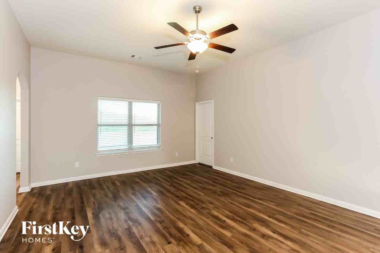 1436 Mackinac Dr - Photo 3 of 15
