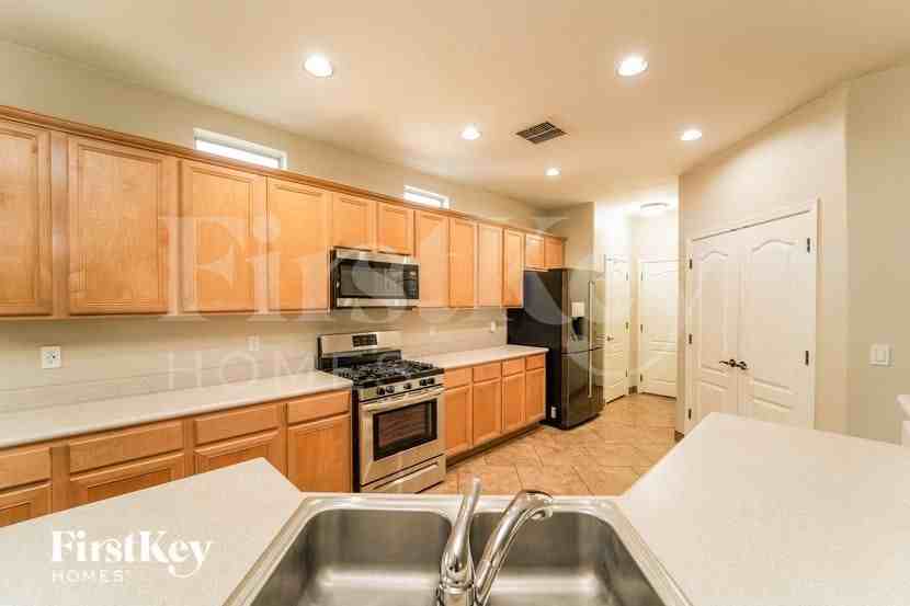 7776 W Thelon Ct - Photo 5 of 15
