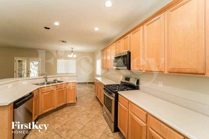 7776 W Thelon Ct - Photo 6 of 15