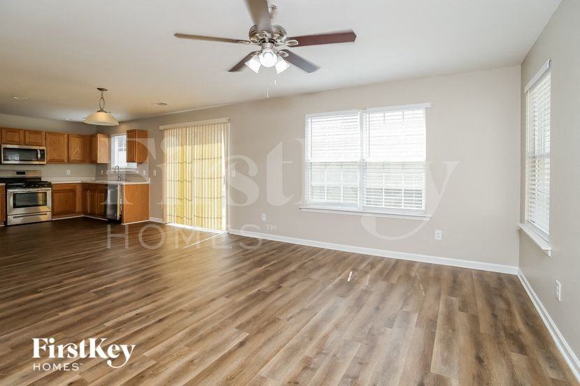 292 Hiawassee Dr - Photo 3 of 15