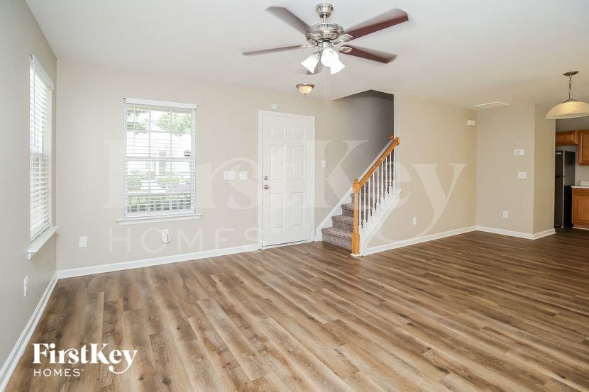 292 Hiawassee Dr - Photo 4 of 15