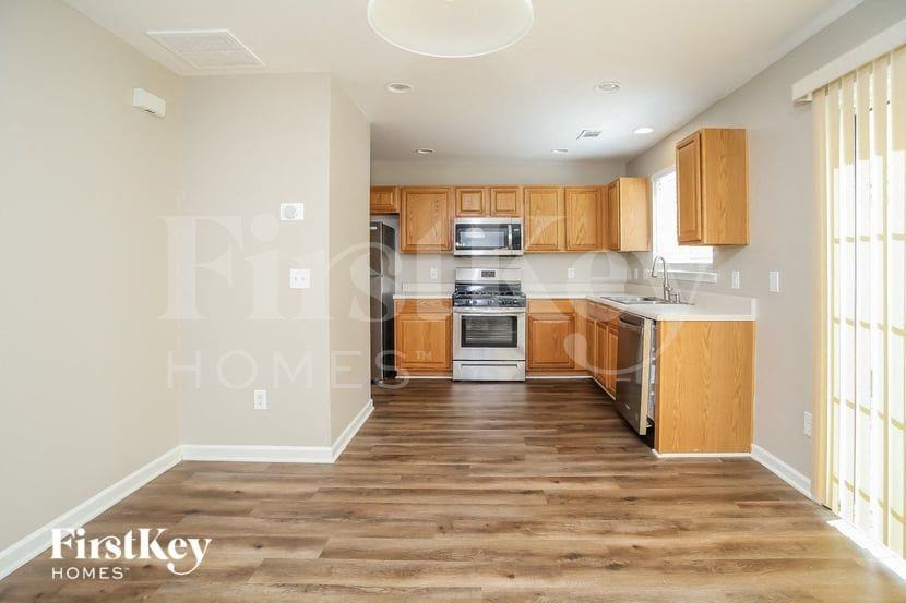 292 Hiawassee Dr - Photo 5 of 15