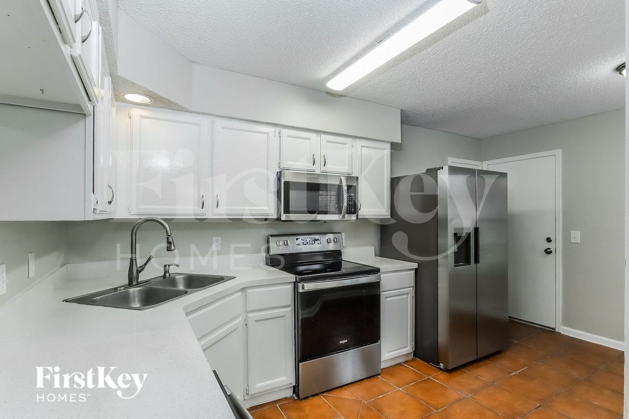108 Prindle Dr E - Photo 5 of 15