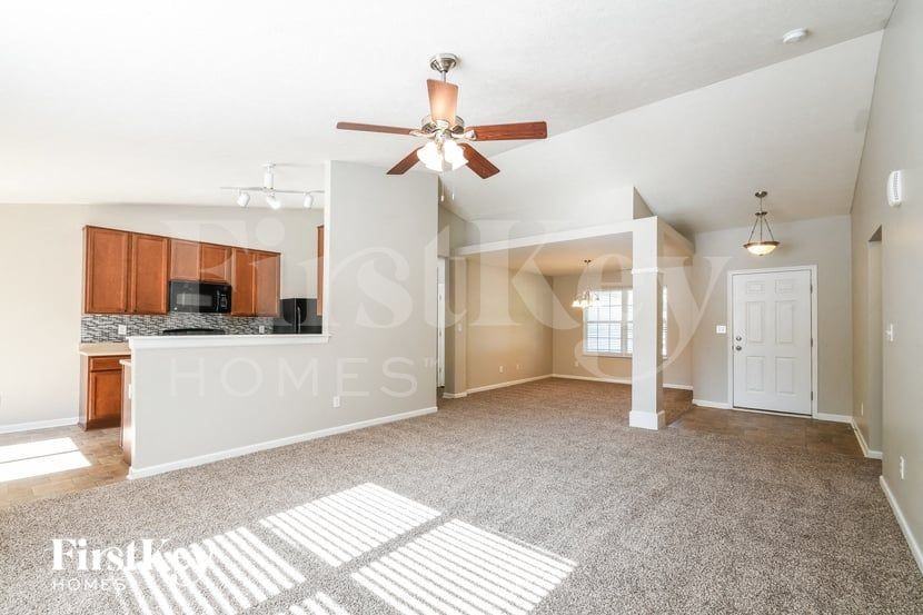 13826 Zion Ct - Photo 3 of 15