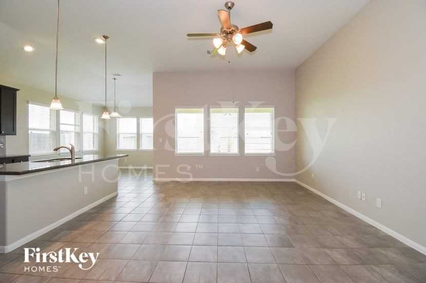 8423 Montego Bay Dr - Photo 2 of 15