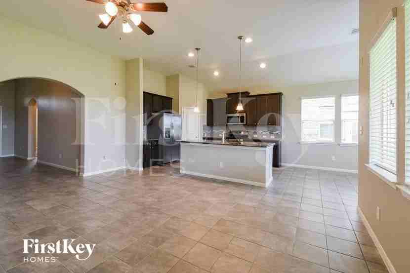 8423 Montego Bay Dr - Photo 3 of 15