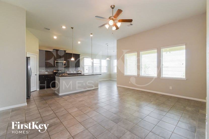 8423 Montego Bay Dr - Photo 4 of 15