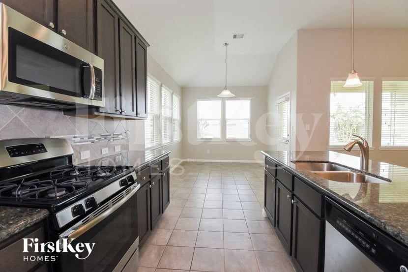 8423 Montego Bay Dr - Photo 6 of 15