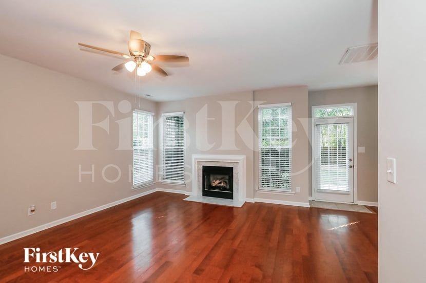 1018 Salmon River Dr - Photo 3 of 15