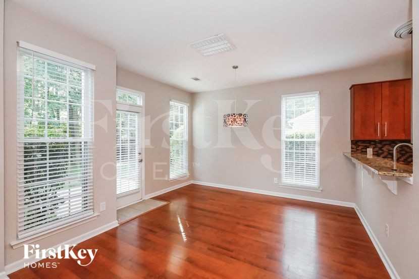 1018 Salmon River Dr - Photo 4 of 15
