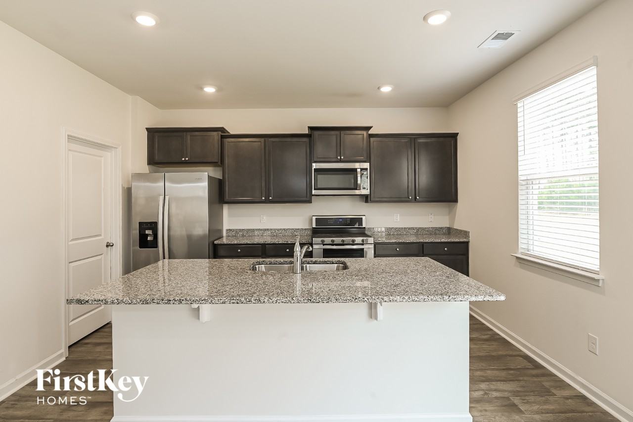 196 Greenwich Dr - Photo 6 of 15
